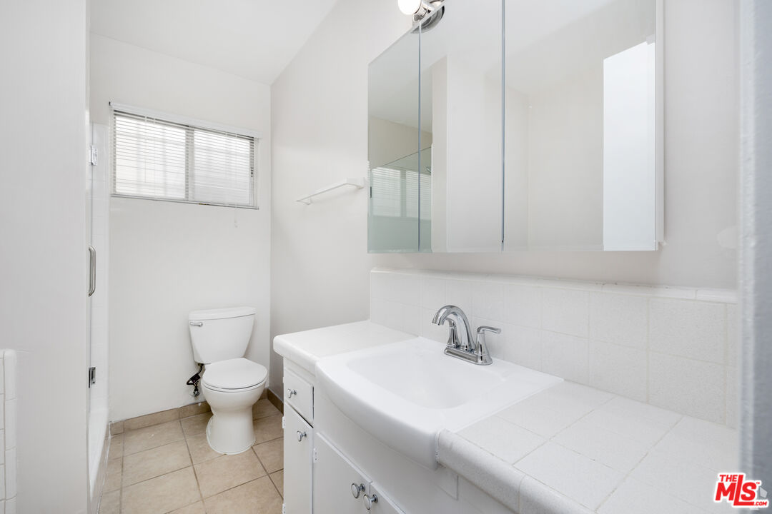 1023 N Laurel Ave Unit: 2