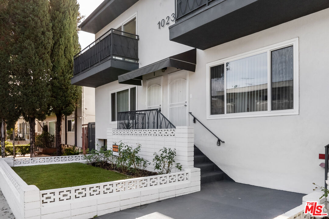 1023 N Laurel Ave Unit: 2