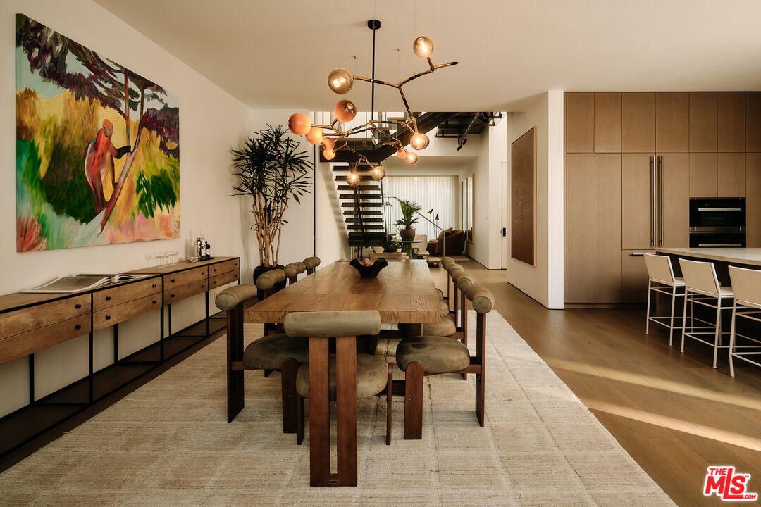 8899 Beverly Blvd Unit: 7