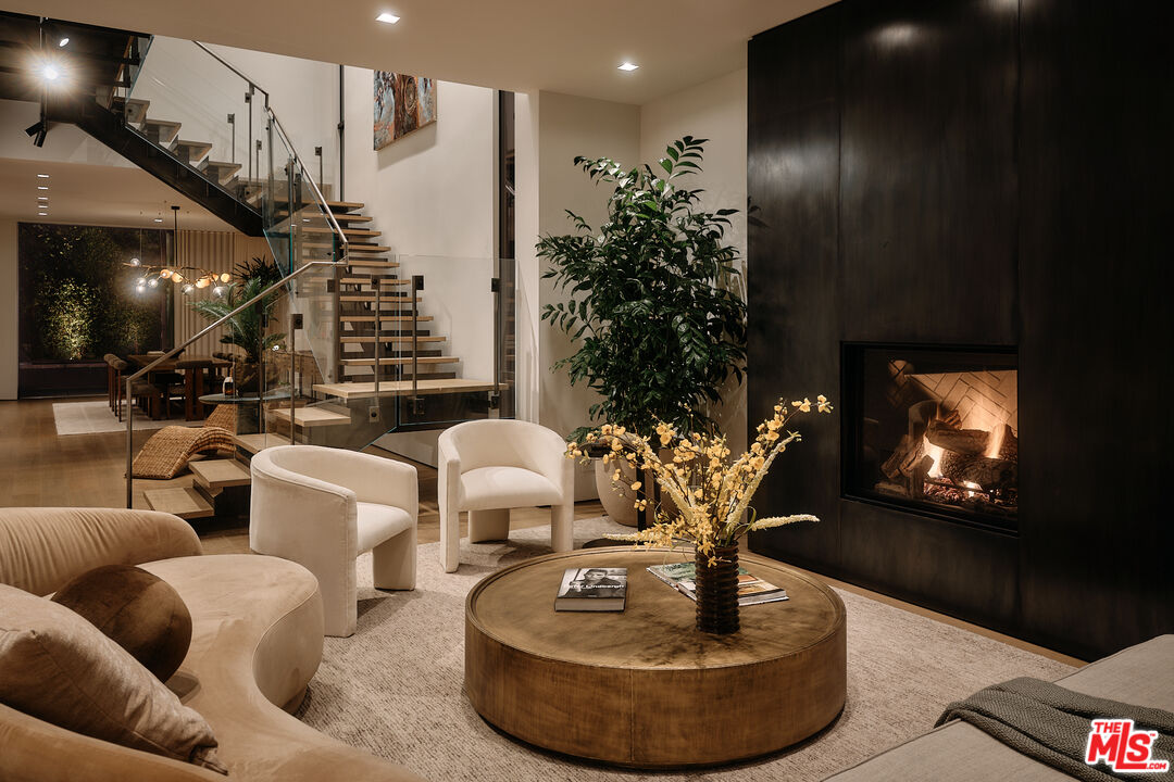 8899 Beverly Blvd Unit: 7