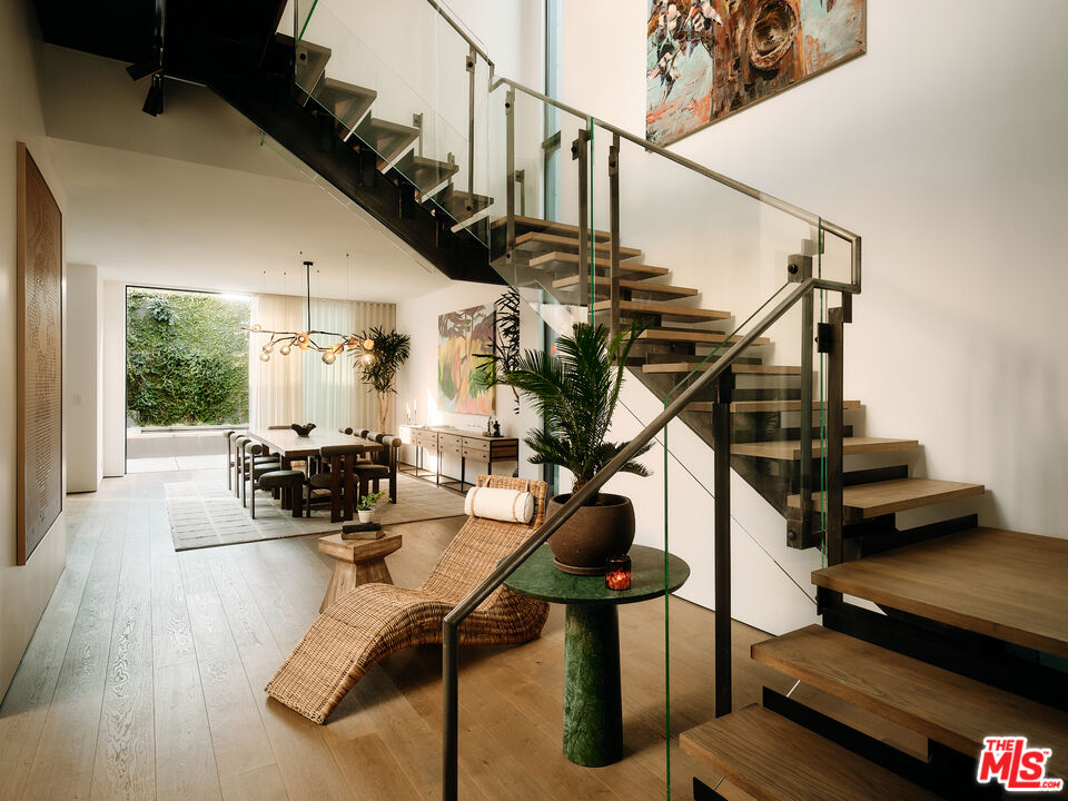 8899 Beverly Blvd Unit: 7