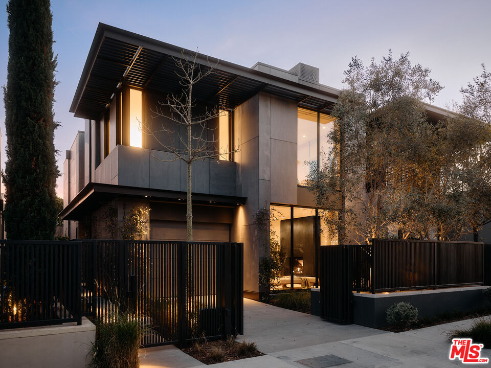 8899 Beverly Blvd Unit: 7