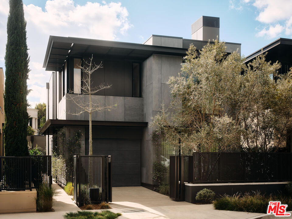 8899 Beverly Blvd Unit: 7