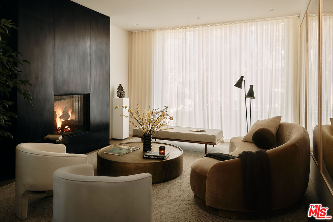8899 Beverly Blvd Unit: 7