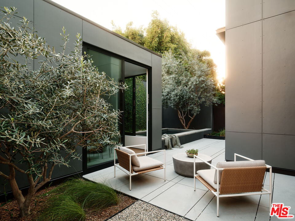 8899 Beverly Blvd Unit: 7