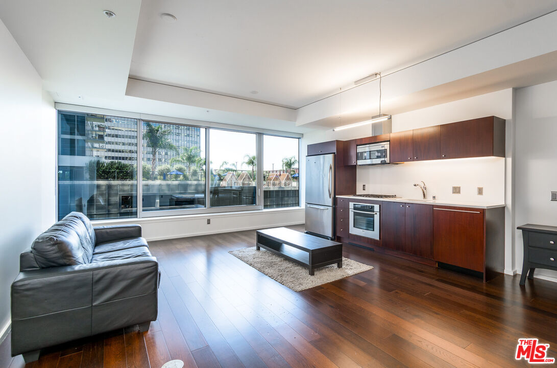 1155 S Grand Ave Unit: 713