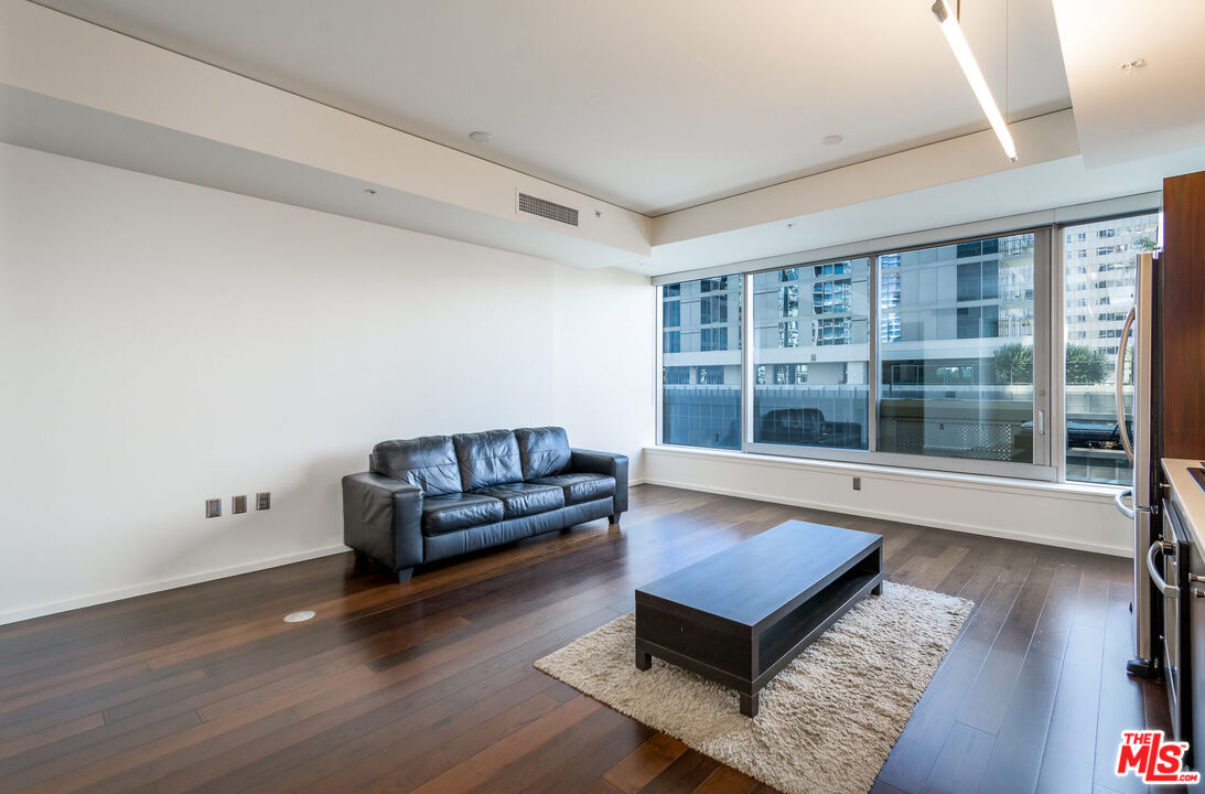 1155 S Grand Ave Unit: 713