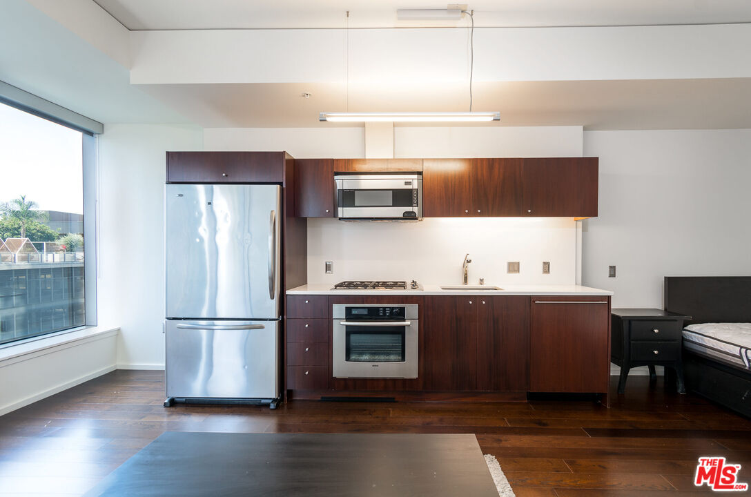 1155 S Grand Ave Unit: 713