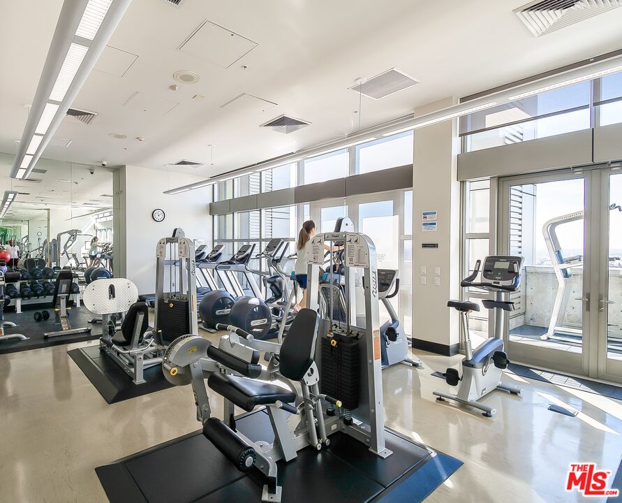 1155 S Grand Ave Unit: 713