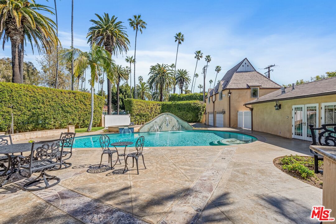 809 N Canon Dr
