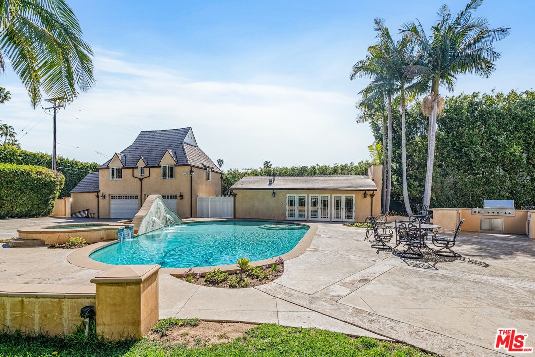 809 N Canon Dr