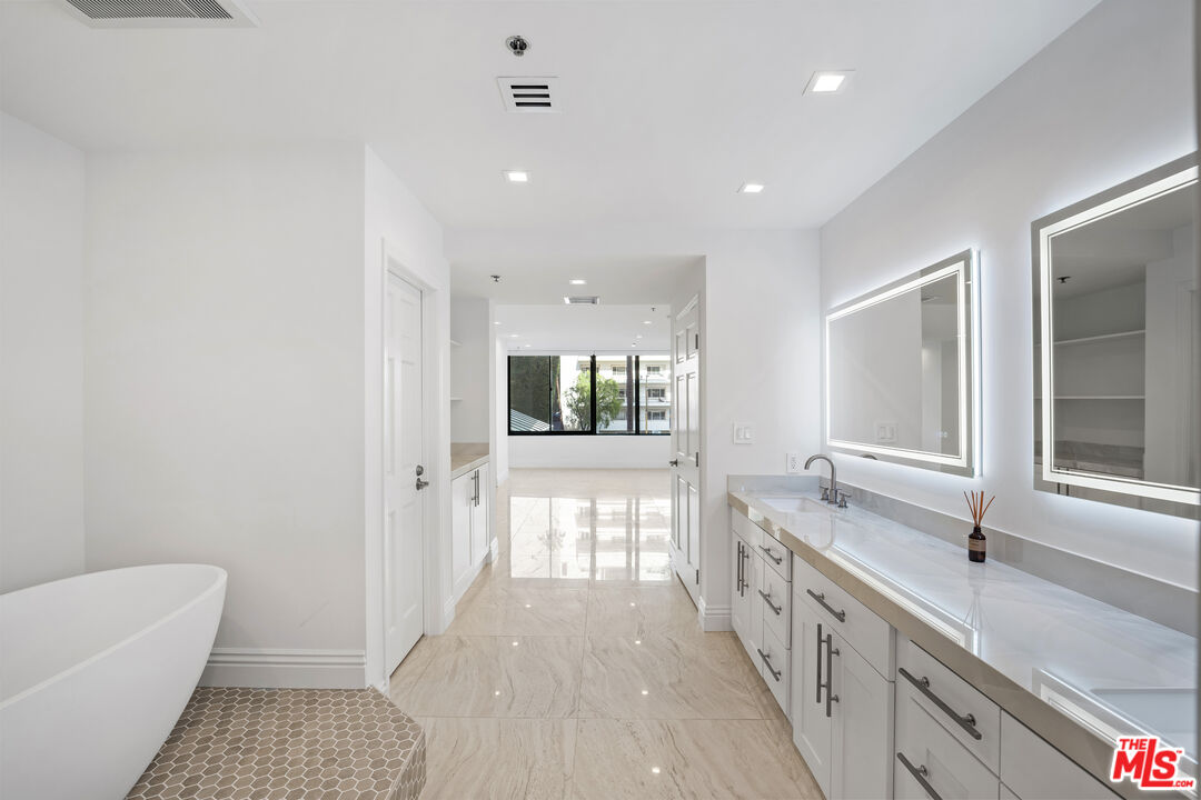 10724 Wilshire Blvd Unit: 206