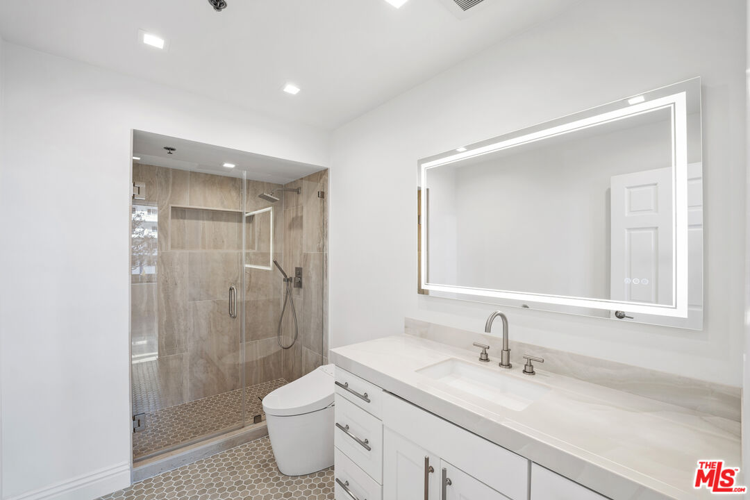 10724 Wilshire Blvd Unit: 206