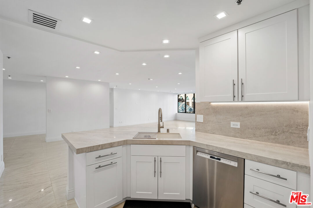 10724 Wilshire Blvd Unit: 206