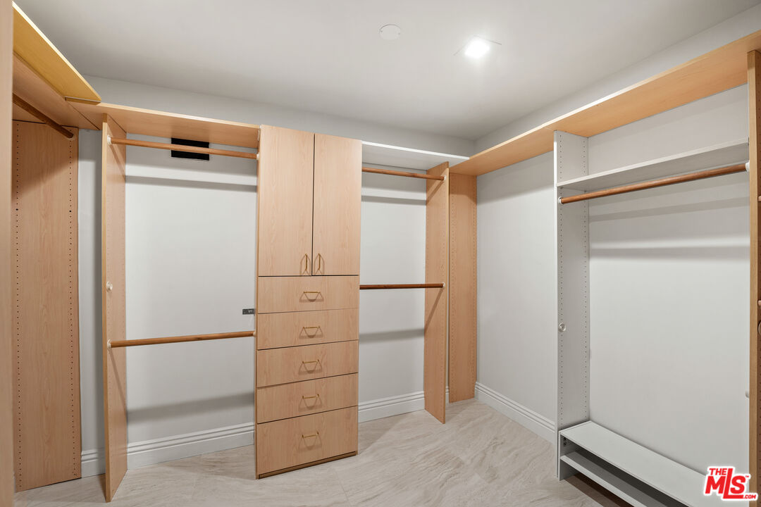 10724 Wilshire Blvd Unit: 206