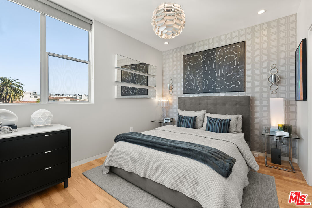 742 N Hudson Ave Unit: 4