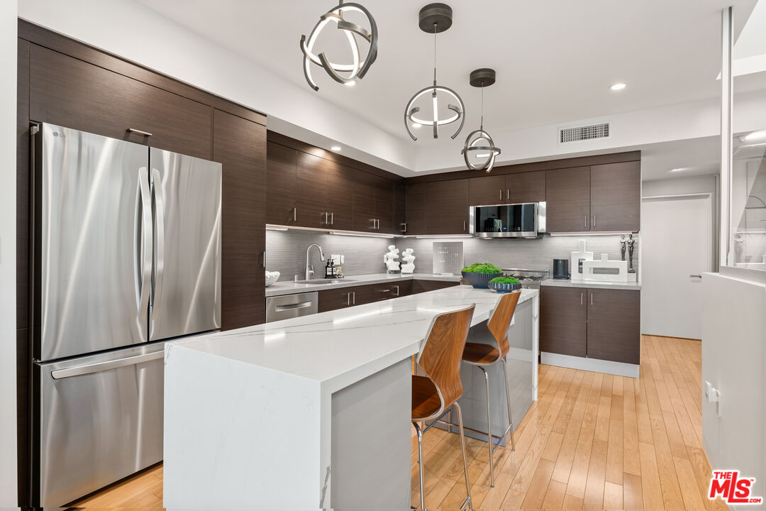 742 N Hudson Ave Unit: 4