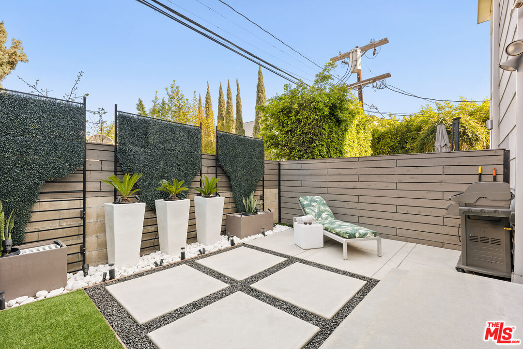 742 N Hudson Ave Unit: 4