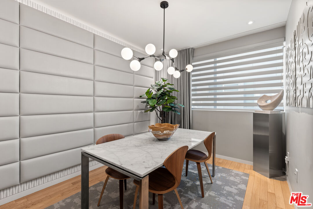 742 N Hudson Ave Unit: 4