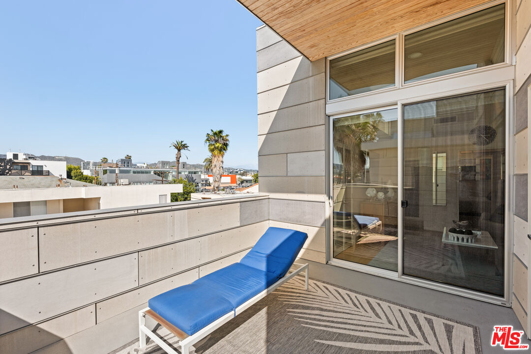 742 N Hudson Ave Unit: 4