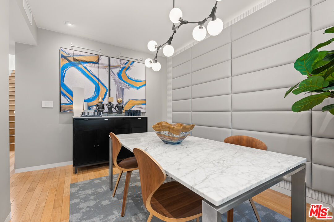 742 N Hudson Ave Unit: 4