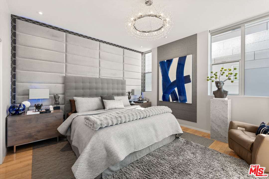 742 N Hudson Ave Unit: 4