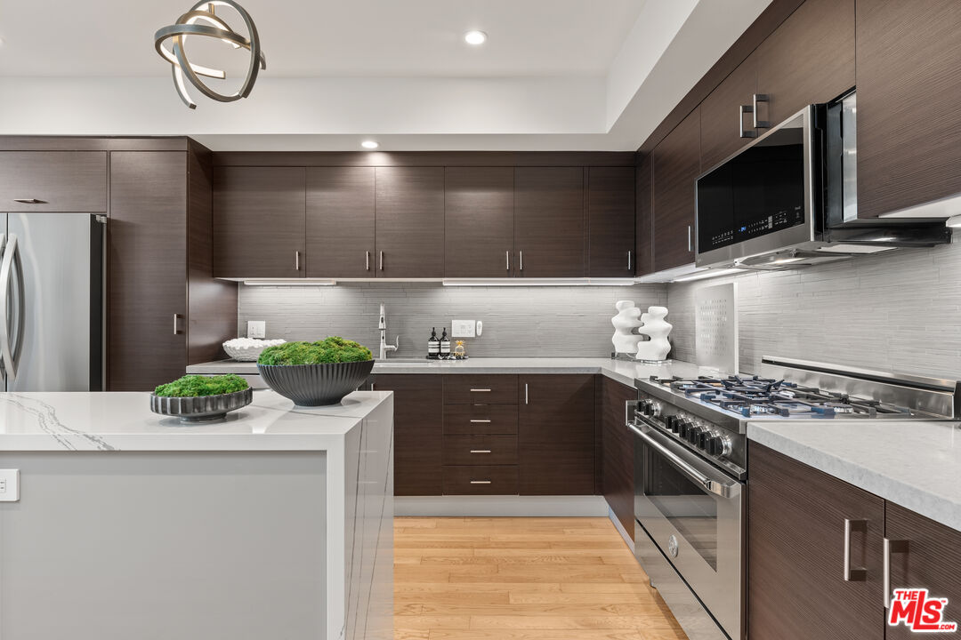 742 N Hudson Ave Unit: 4