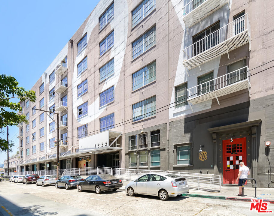 1855 INDUSTRIAL ST Unit: 608