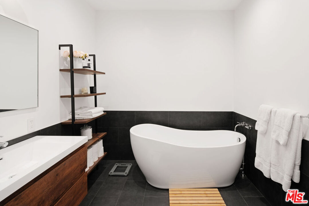 964 Hancock Ave Unit: 105