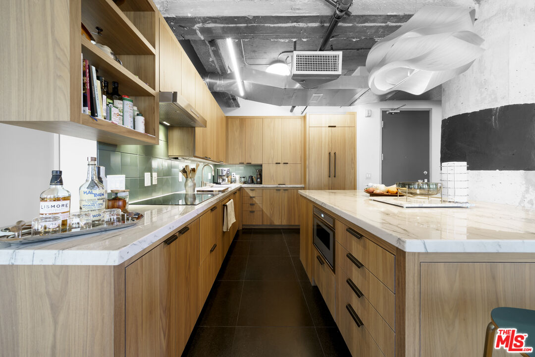 330 W 11th St Unit: 305