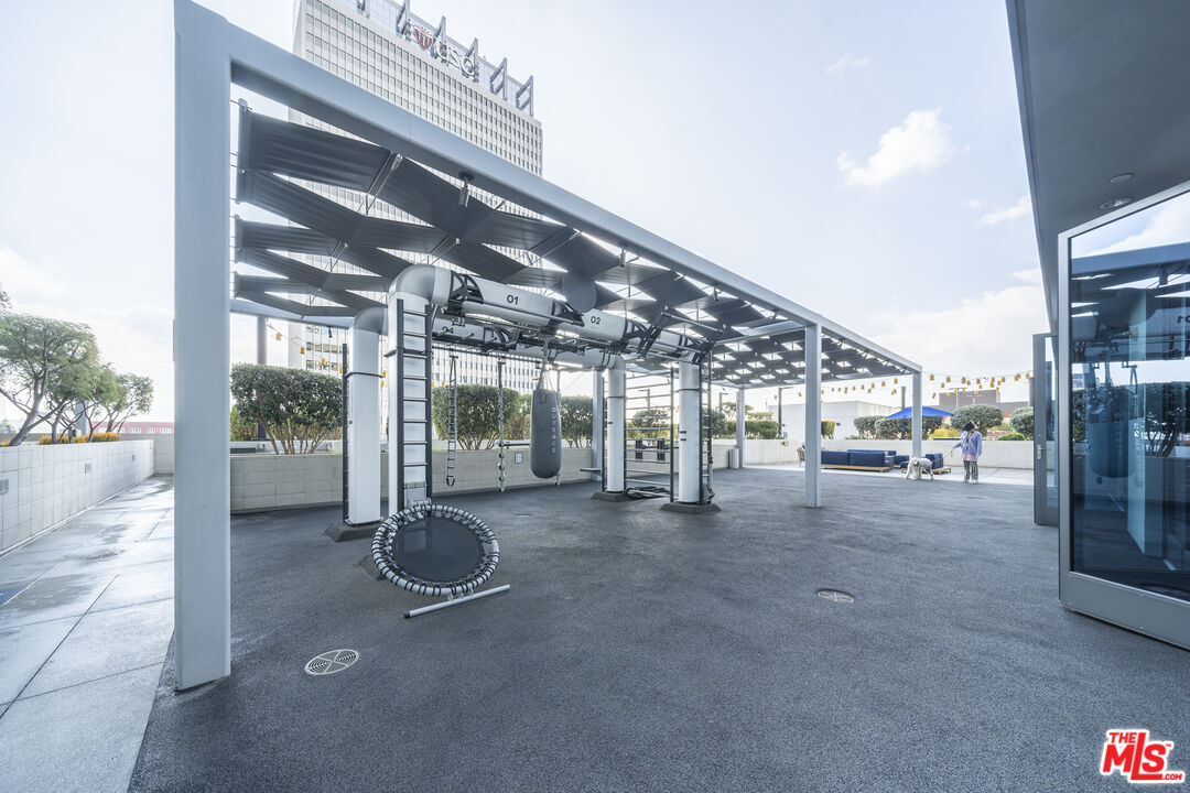 330 W 11th St Unit: 305