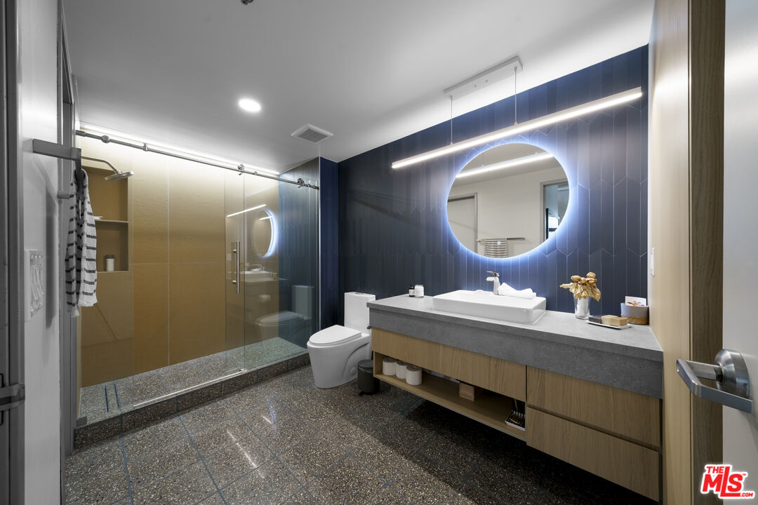 330 W 11th St Unit: 305