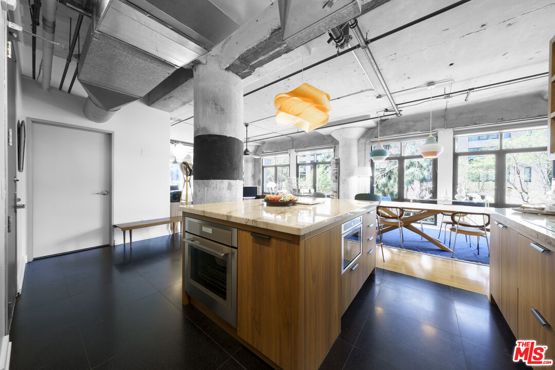 330 W 11th St Unit: 305