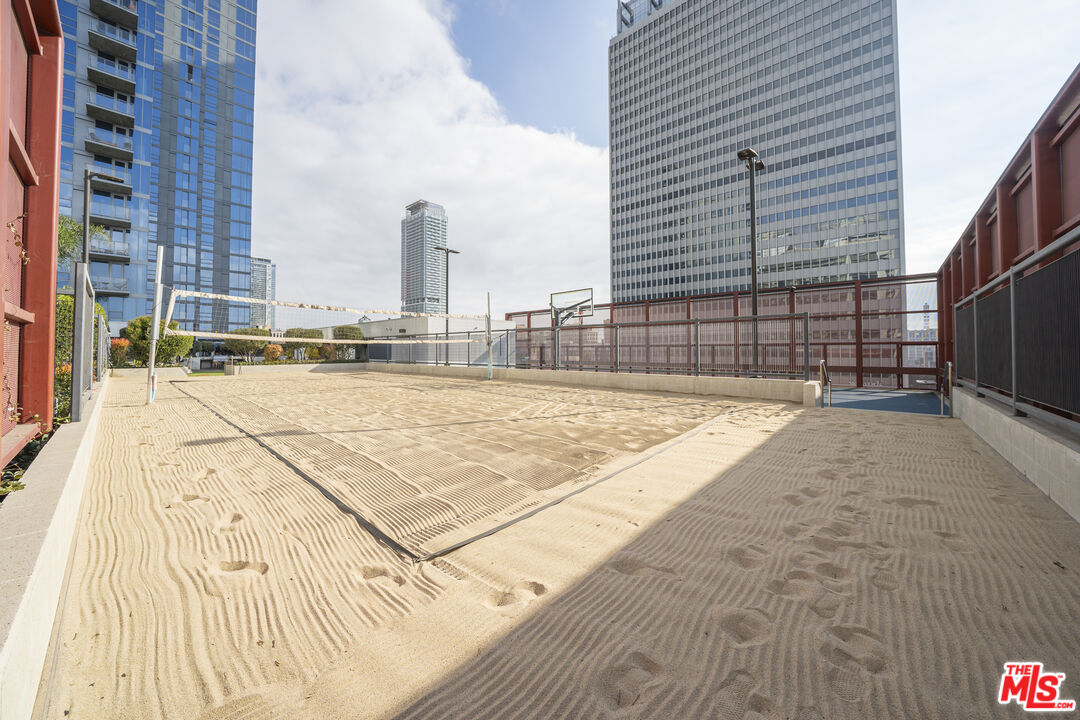 330 W 11th St Unit: 305