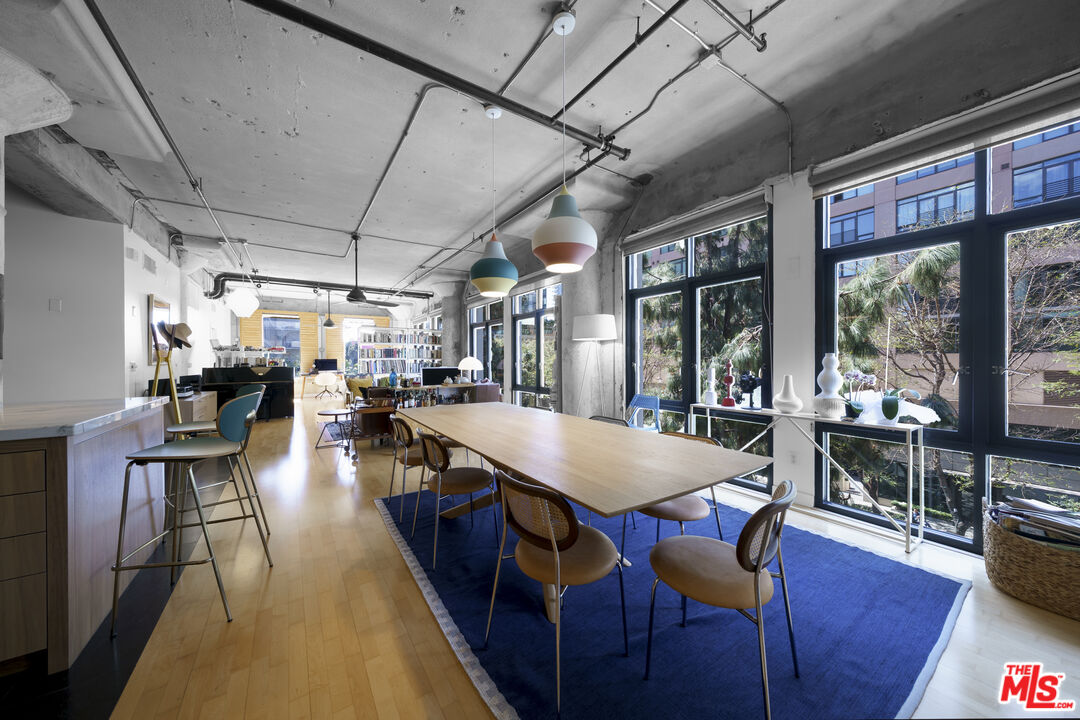 330 W 11th St Unit: 305