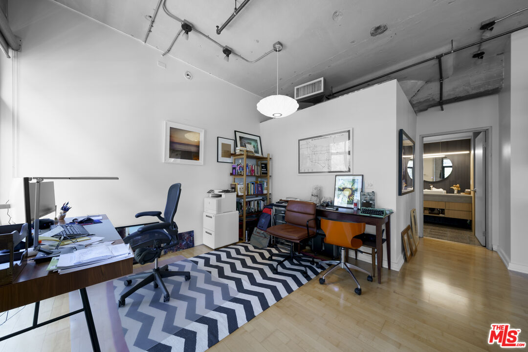 330 W 11th St Unit: 305