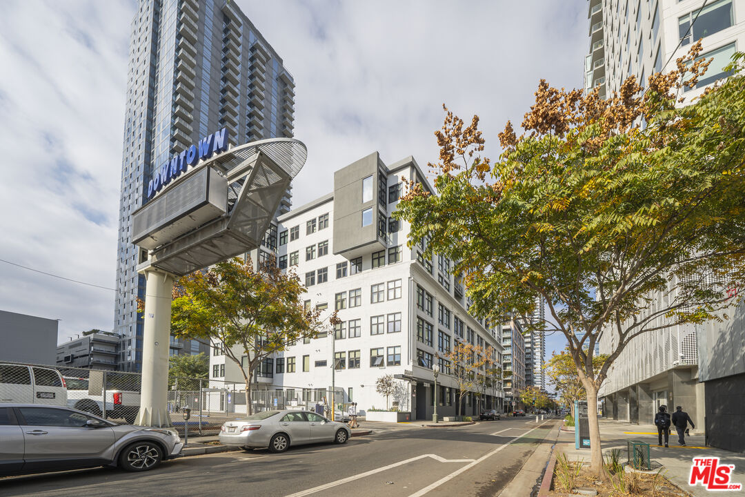 330 W 11th St Unit: 305