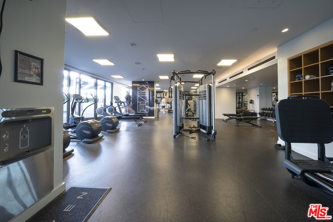 330 W 11th St Unit: 305