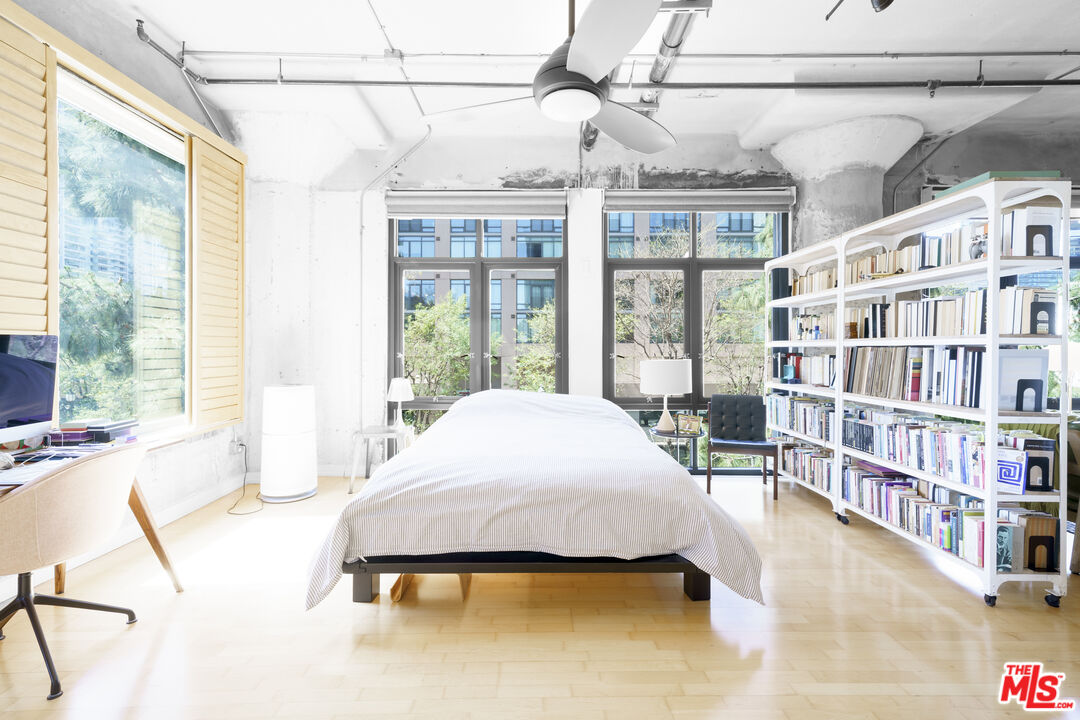 330 W 11th St Unit: 305