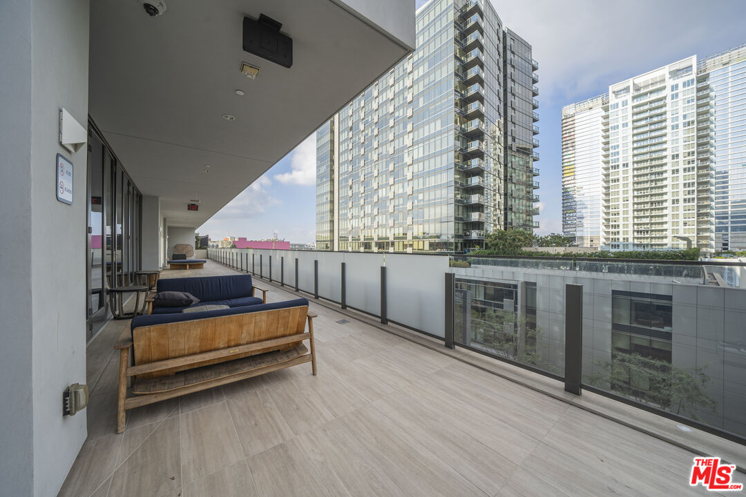 330 W 11th St Unit: 305
