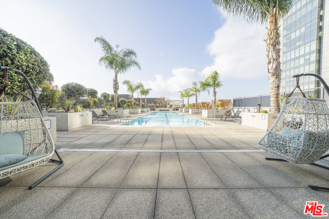 330 W 11th St Unit: 305