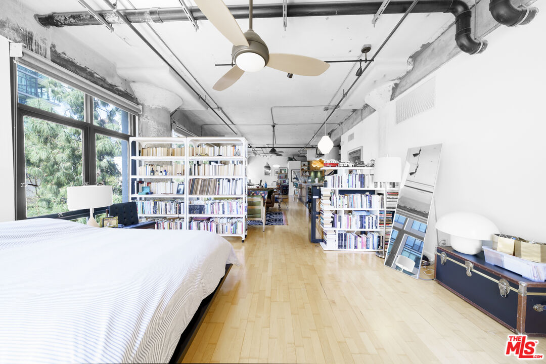 330 W 11th St Unit: 305