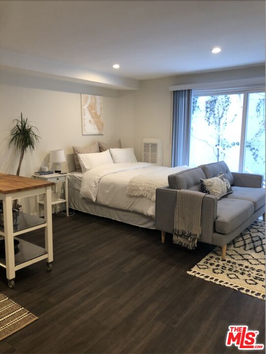 1261 N Laurel Ave Unit: 21