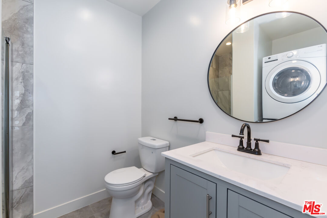 2037 Greenfield Avenue