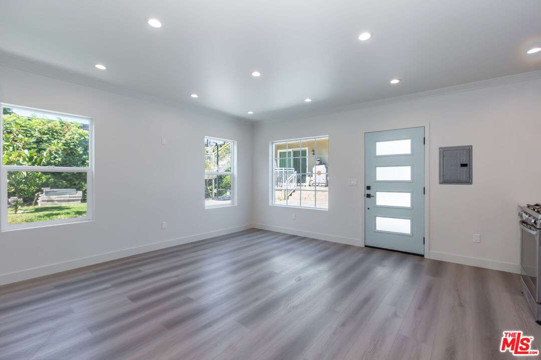 2037 Greenfield Avenue