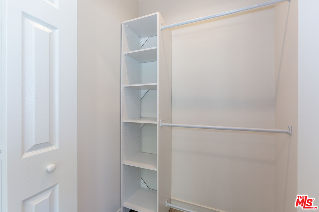 2037 Greenfield Avenue