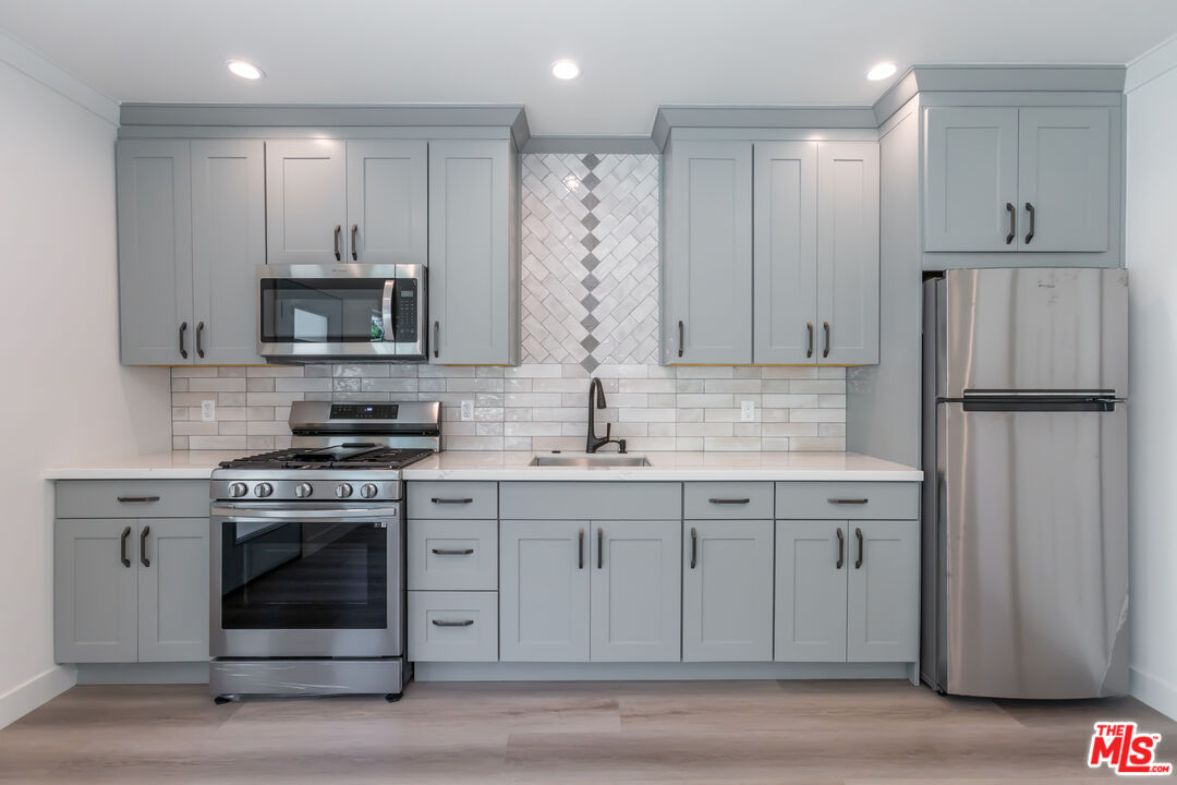 2037 Greenfield Avenue