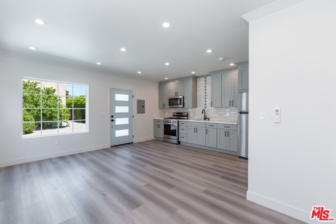 2037 Greenfield Avenue