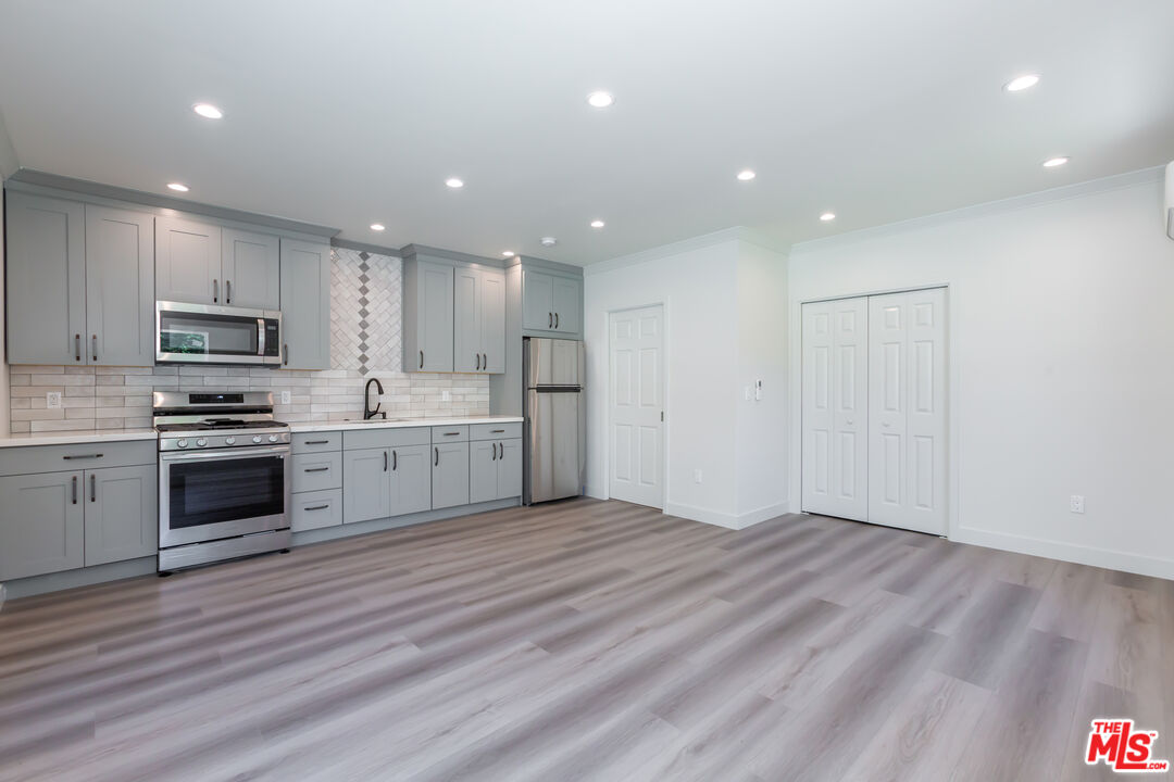 2037 Greenfield Avenue