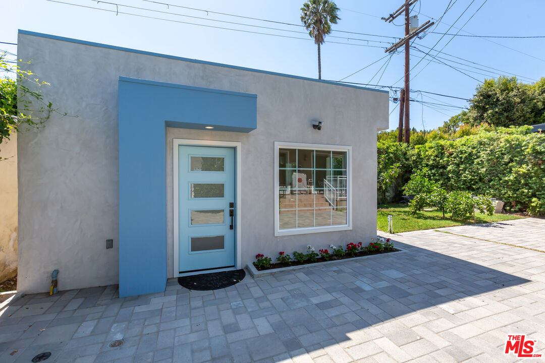 2037 Greenfield Avenue